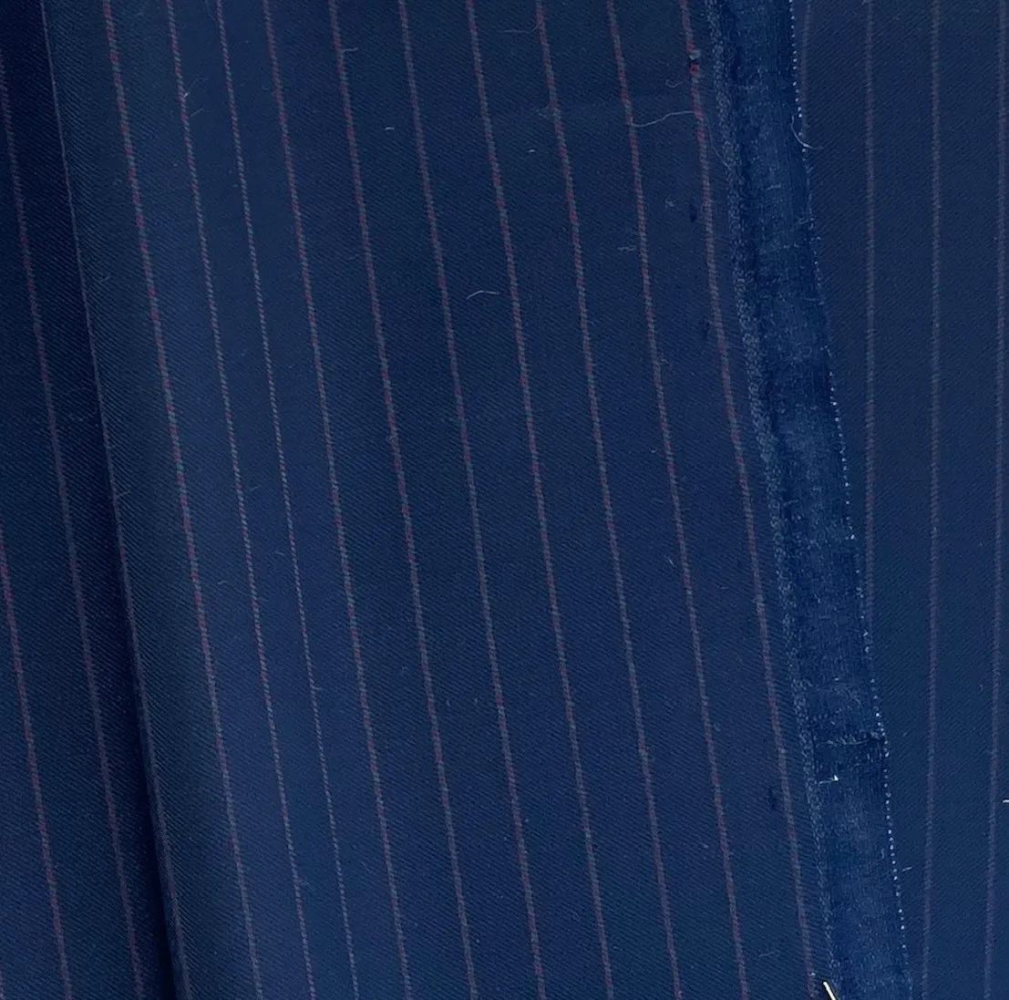 Gucci Red-Pine Pinstriped Navy Wool Twill Suiting (Made in Italy)